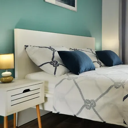 Modern With 4 Bedrooms And Pool Near Pula Villa *