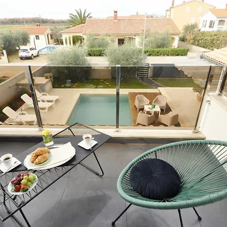 Villa Modern With 4 Bedrooms And Pool Near Pula