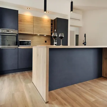 Modern With 4 Bedrooms And Pool Near Pula Villa Sisan