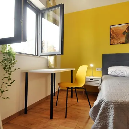 Modern With 4 Bedrooms And Pool Near Pula Sisan
