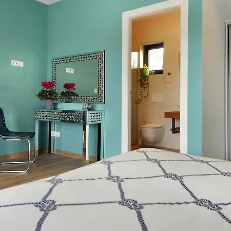 Modern With 4 Bedrooms And Pool Near Pula *