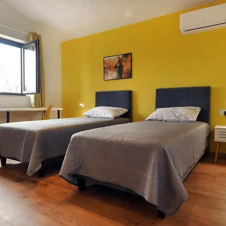 Modern With 4 Bedrooms And Pool Near Pula