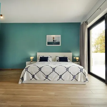 Modern With 4 Bedrooms And Pool Near Pula * Sisan